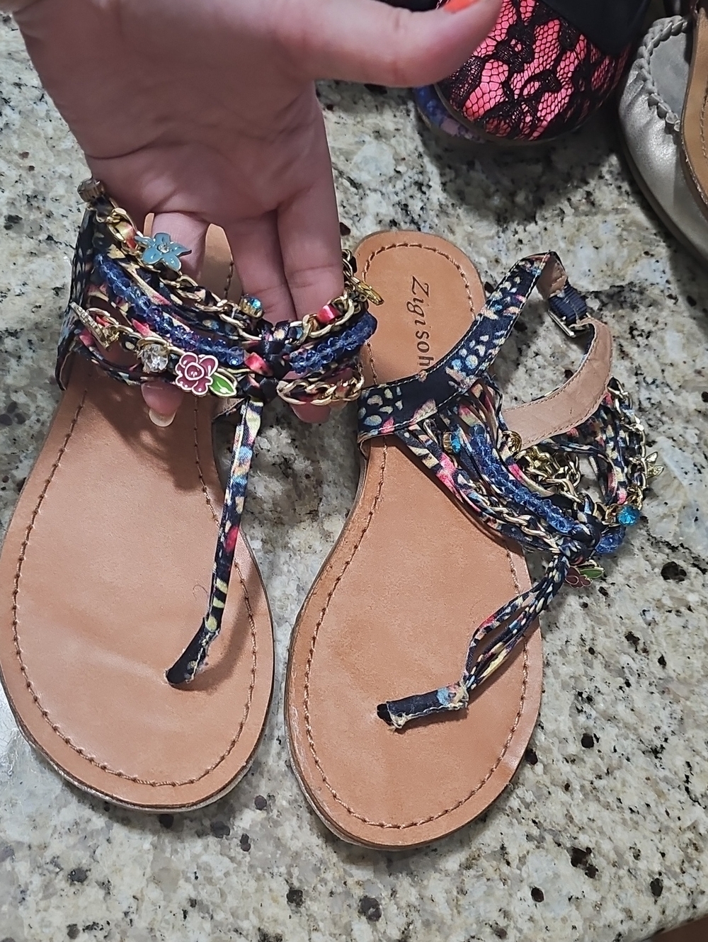 Womens Soho Charm Floral Multicolor Braided T-Strap Sandals for Women Sz.7.5